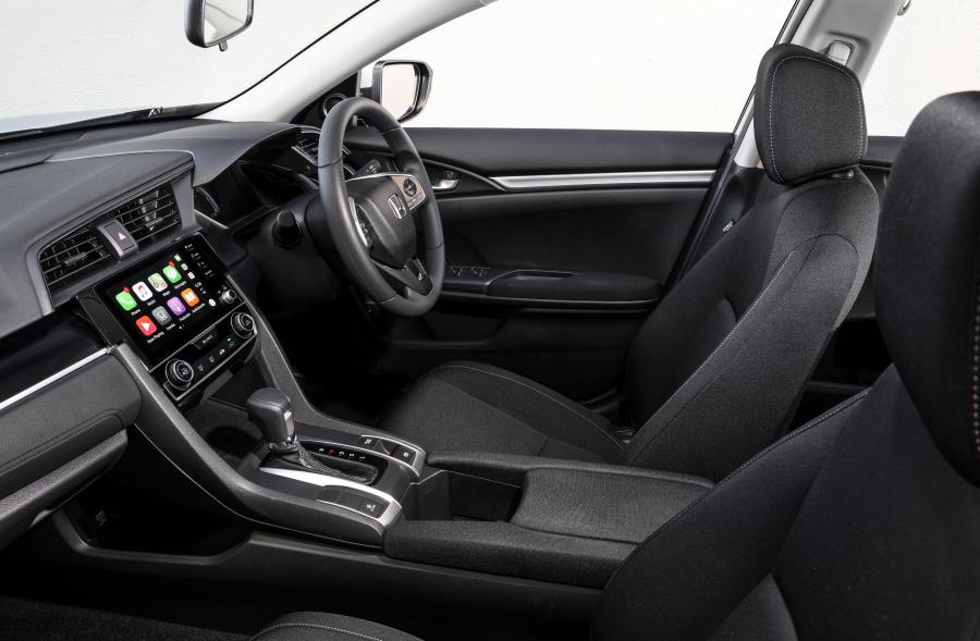 Интерьер Honda Civic VTi Sedan (FC) 2019 года  (AU) (фото 10 из 35)
